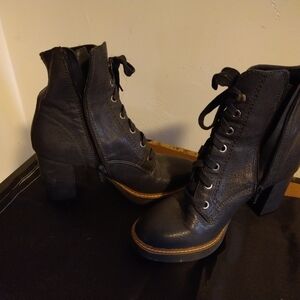Women Navy Blue Sz. 7.5 Naturalizer booties